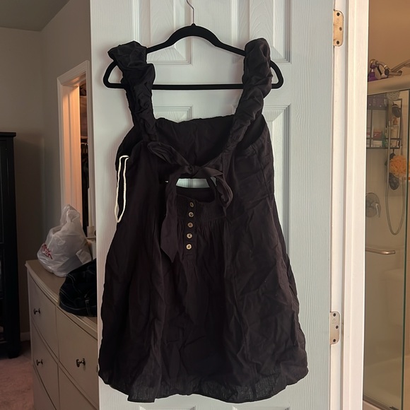 Free People Peplum Style Dress with cute cutout detail and pockets - Picture 6 of 9